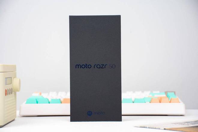 3699元价格又杀疯了！moto razr 50评测：这才是折叠屏手机标杆摩托罗拉手机「3699元价格又杀疯了！moto razr 50评测：这才是折叠屏手机标杆」